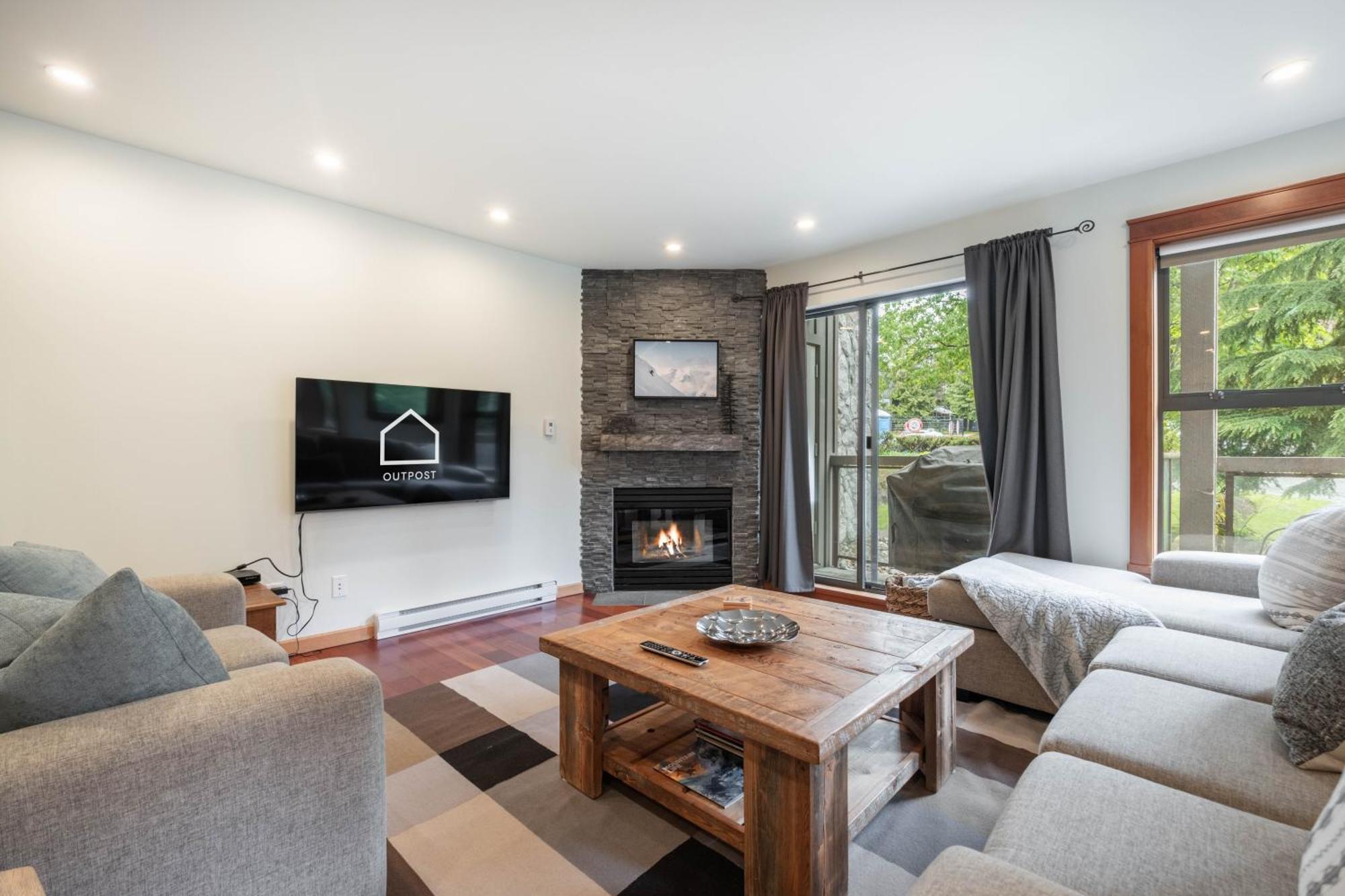 Greyhawk By Outpost Whistler Villa Buitenkant foto