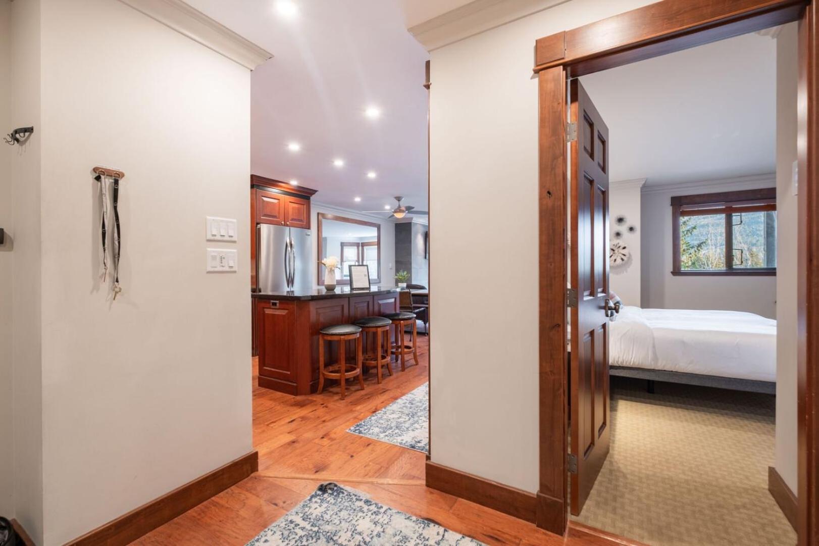 Greyhawk By Outpost Whistler Villa Buitenkant foto
